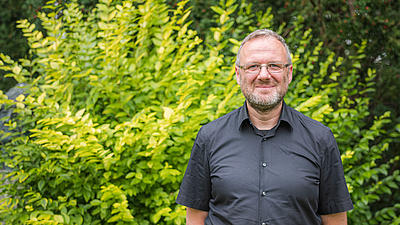 Ein Porträt-Foto von Stefan Hatz
