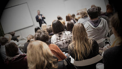 Studenten in der Vorlesung sitzend