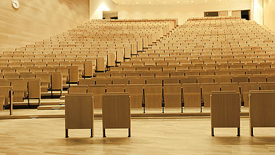 EIn leerer Hörsaal.