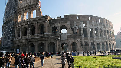 Zu sehen ist das Colosseum in Rom. Italien ist ein mögliches Ziel für Auslandsstudierende.